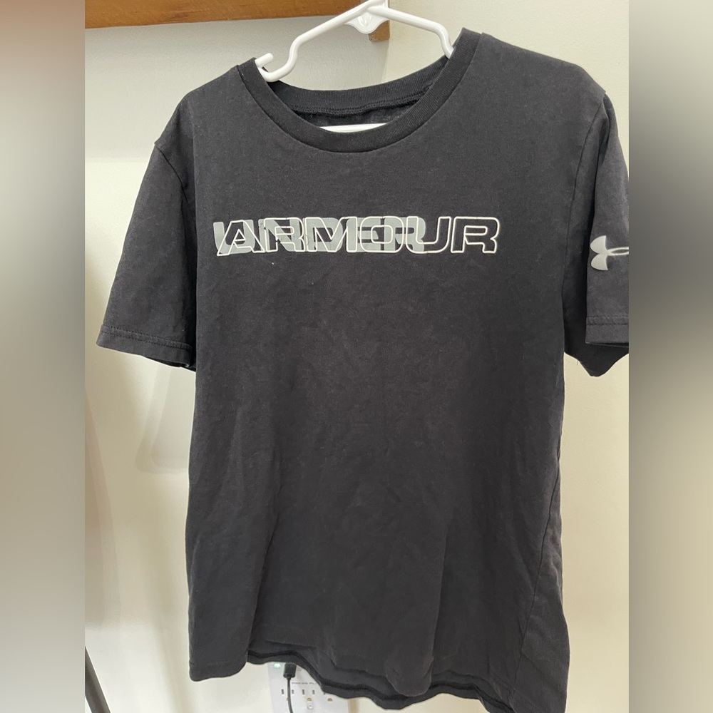 Boys Size M Under Armor T Shirt